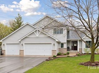 1163 Ridge Bluff Ct, Chaska, MN 55318