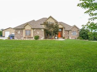 3117 Crystal Aire Ct, Grain Valley, MO 64029