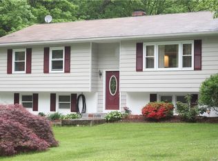 36 Penaluna Rd, Monroe, NY 10950