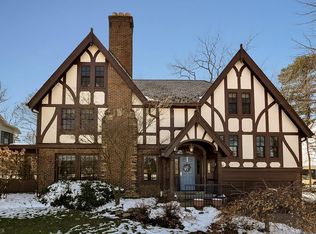 2884 Woodbury Rd, Shaker Heights, OH 44120