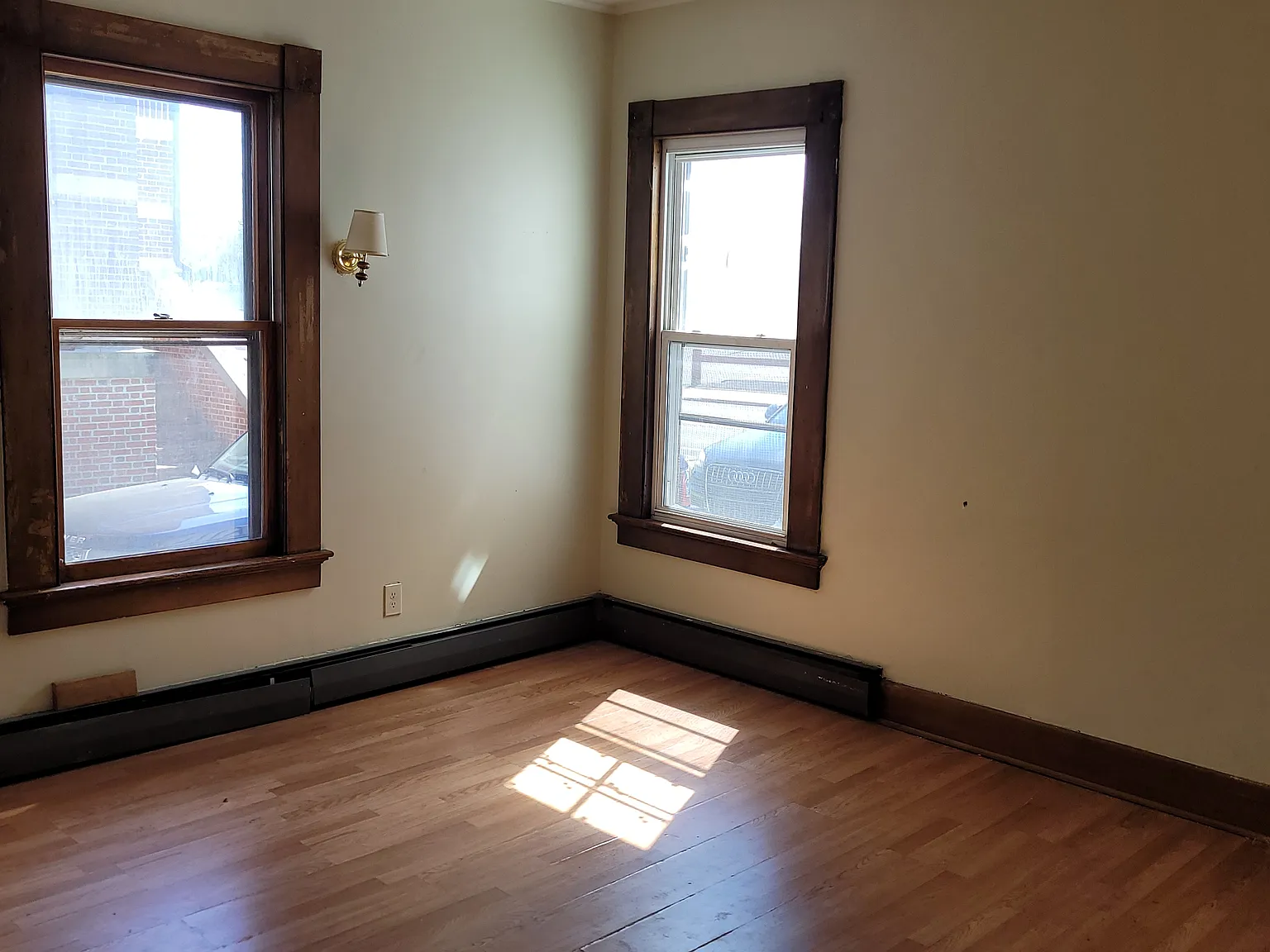 743 Stanley Street — Photo 4