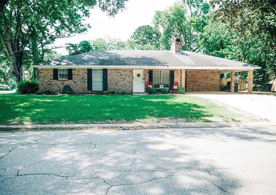 1st image of 615 Marion St