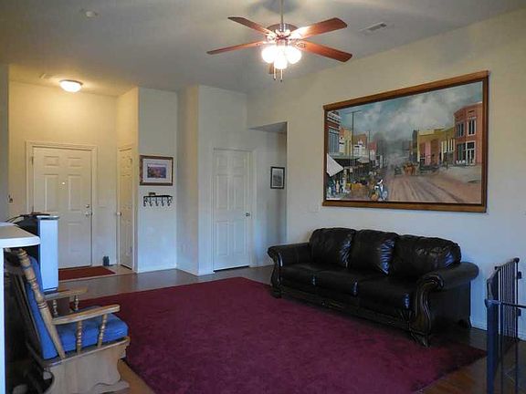3rd image of 33 Cedar Pl