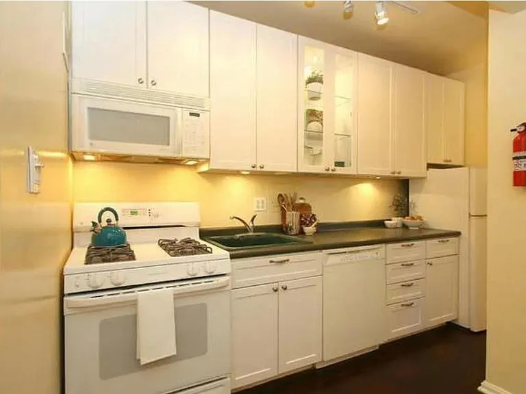 1 Scott Cir #317 — Photo 16