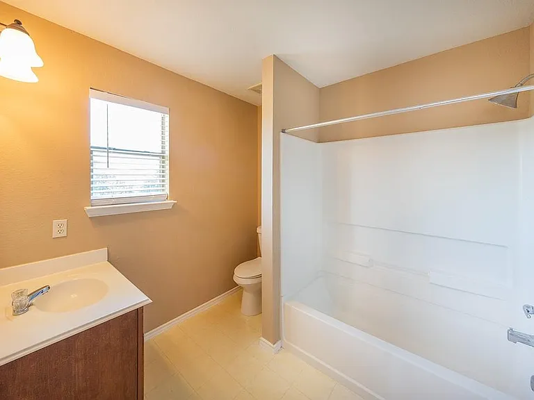 3603 Avalon Castle Dr — Photo 21