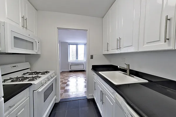 Rented by Bond New York | media 1