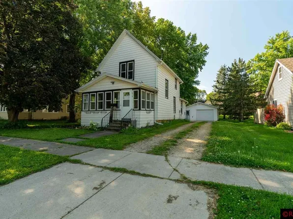 414 E 8th St, Blue Earth, MN 56013