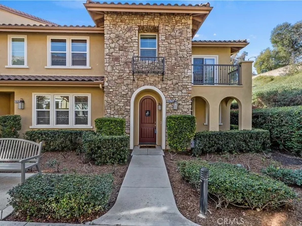 28523 Herrera St, Valencia, CA 91354