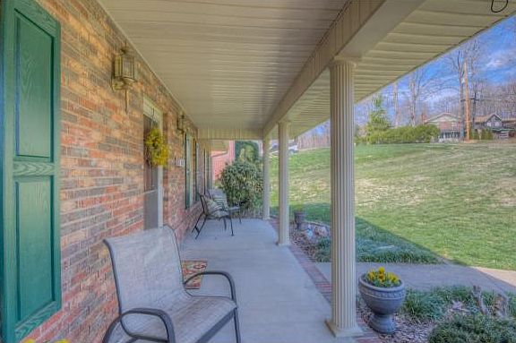 2nd image of 810 Camden Dr
