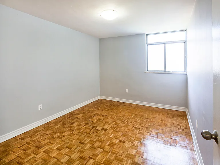 90 Eastdale Ave — Photo 43