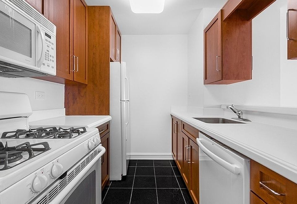 1st image of 400 E 71st St APT 17N