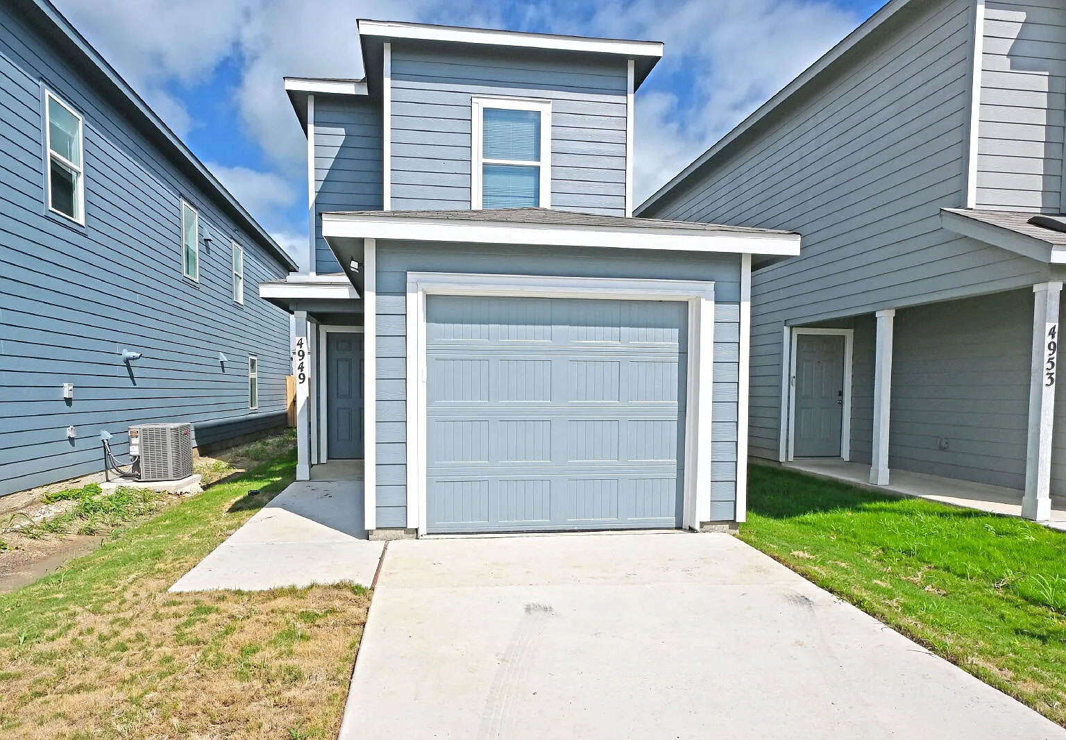 3 bed, 2.5 bath, 1360 sqft, $1,245 — Photo 1