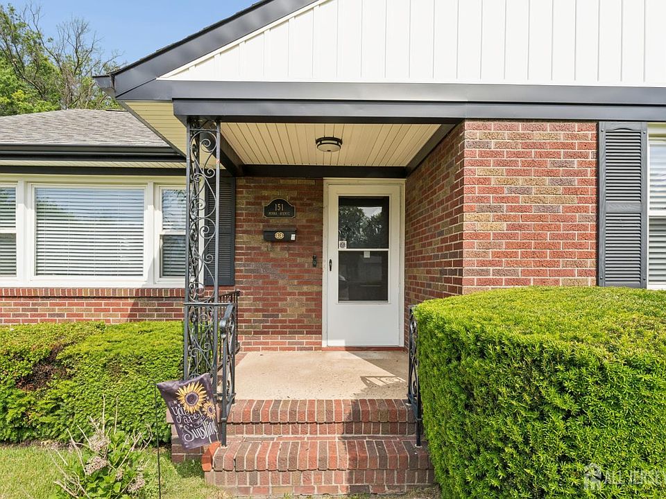 1st image of 151 Minna Ave