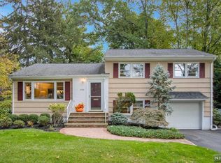 557 Nagle St, Ridgewood, NJ 07450
