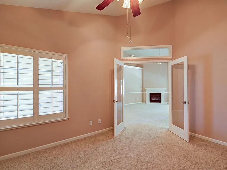 1927 N Karen Ave — Photo 4