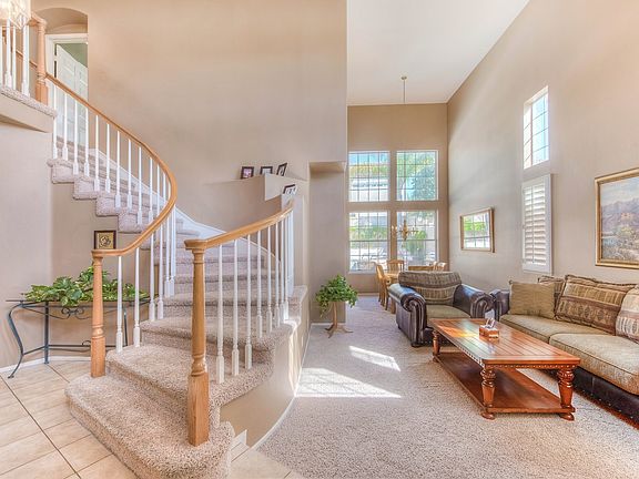3rd image of 11 Calabria Ln