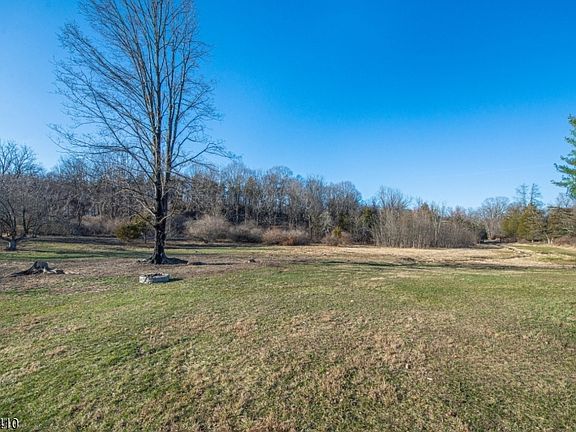 3rd image of 17 Mulford Rd