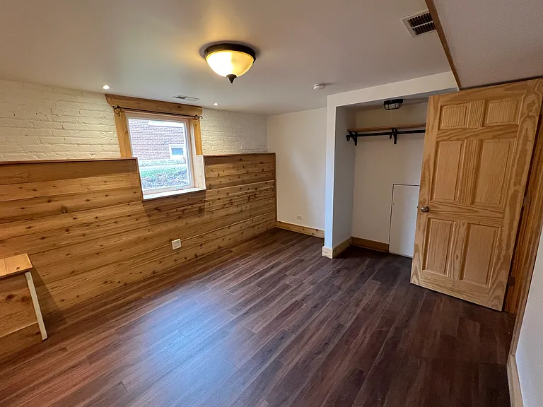 913 Webster Ave — Photo 3