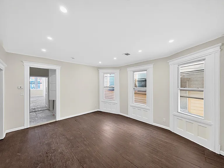 345 Walnut St #3R — Photo 12