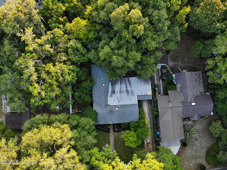 1207 Pine Ave — Photo 2