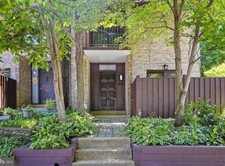 9201 Three Oaks Dr, Silver Spring, MD 20901