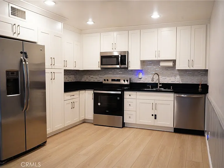 1695 E Avenida De Las Flores — Photo 4