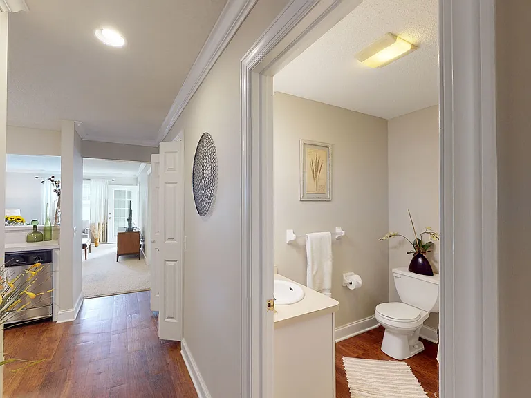 Brookhaven Apartments — Photo 11