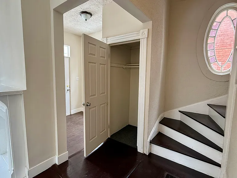 3517 Hudson Ave — Photo 2