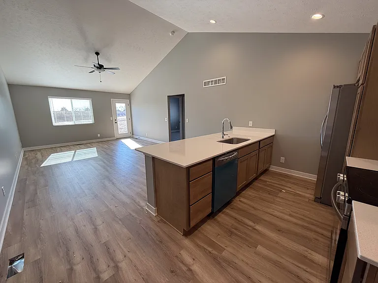 4401 W Frazier Dr — Photo 8