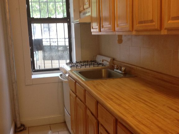 3rd image of 555 W 156th St APT 1B
