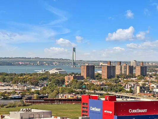 Sold by Thomas Lipovetsky, LREB | media 27