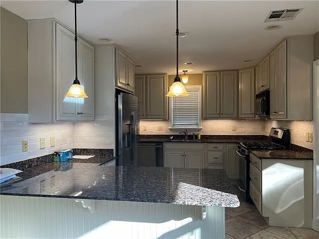 840 Turquoise St — Photo 2