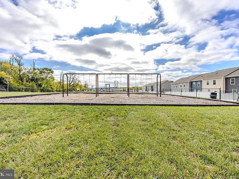 110 Charing Cross Dr — Photo 29