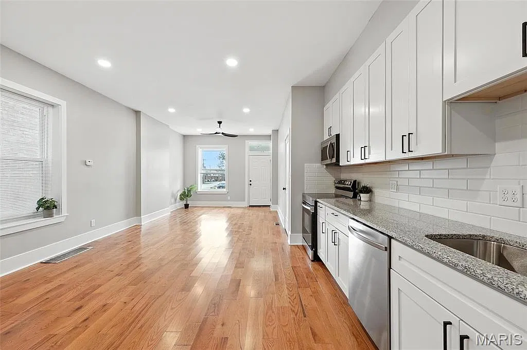 1 bed, 1.0 bath, 750 sqft, $1,395 — Photo 2