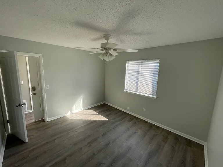 719 Green St #301 — Photo 14