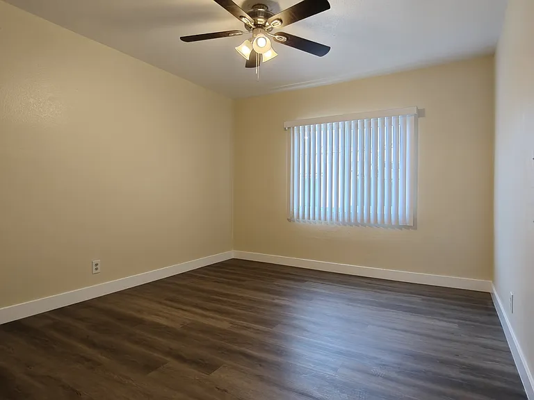 10223 Darby Ave #5 — Photo 7