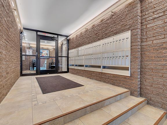 5th image of 2025 E Greenwich Ave Unit 303