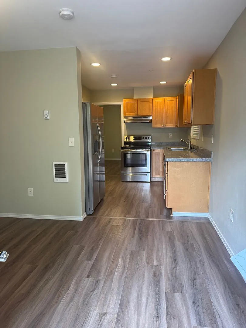 Cozy 1 bedroom 1 bath newly remodeled apartment home available for immediate move in! — Photo 1