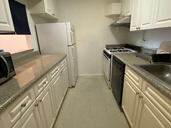 4th image of 580 Main St #6