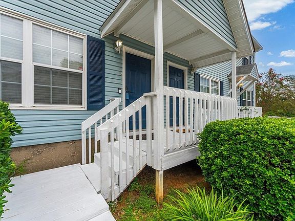3rd image of 2224 Timberwood Cir S