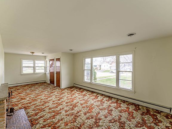 3rd image of 40 S Lincoln Ave