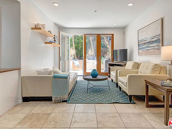 4th image of 1018 4th St Unit 104