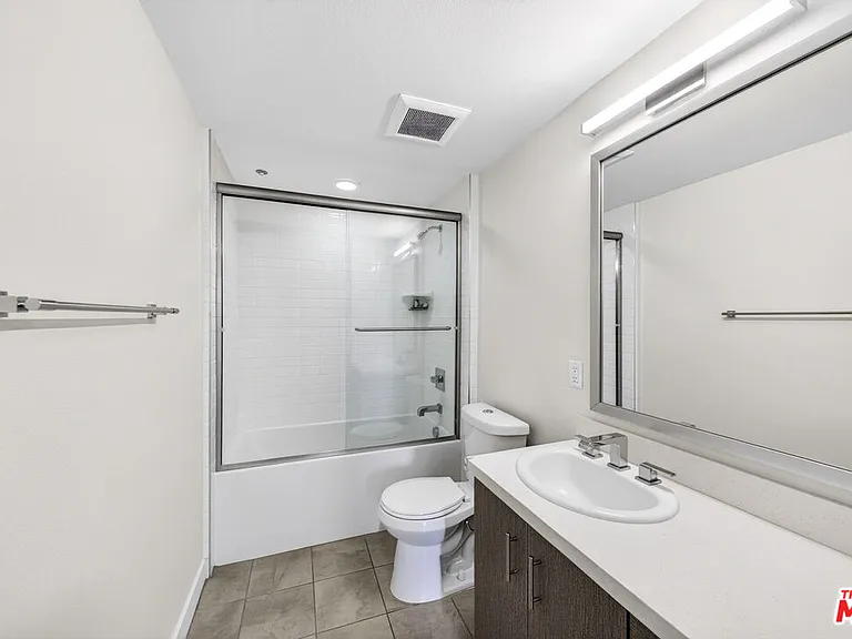 436 S Virgil #313 — Photo 14