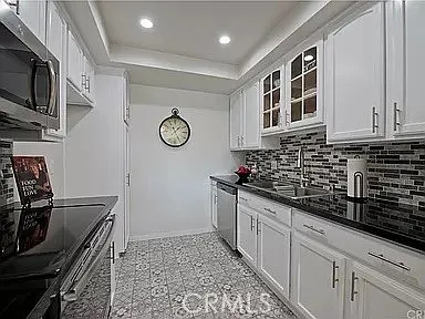 12830 Burbank Blvd #305 — Photo 8