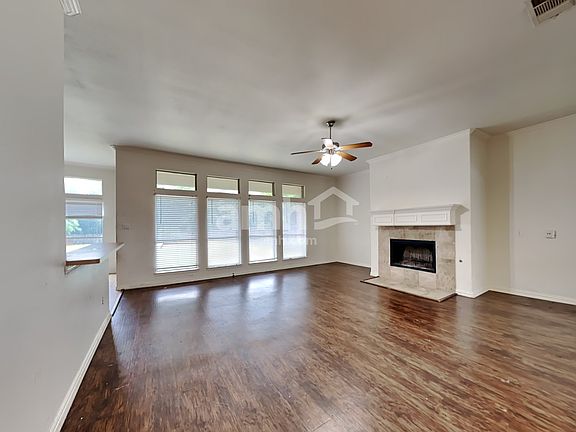 3rd image of 1136 Lakeside Dr