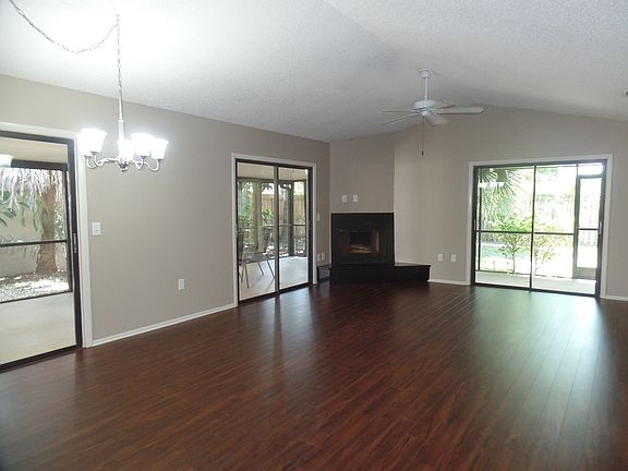 Living room from entrance. 