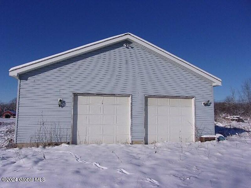 3rd image of 591 Plummer Road