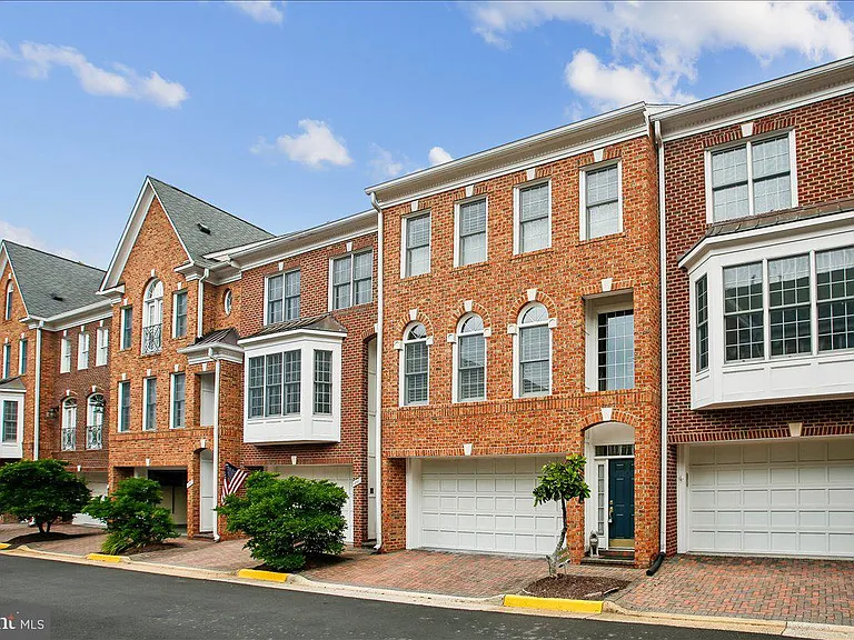 1309 McLean Crest Ct — Photo 3