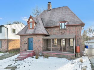 5011 Hillcrest St, Grosse Pointe Farms, MI 48236
