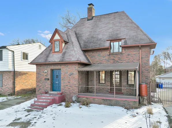 5011 Hillcrest St, Grosse Pointe Farms, MI 48236